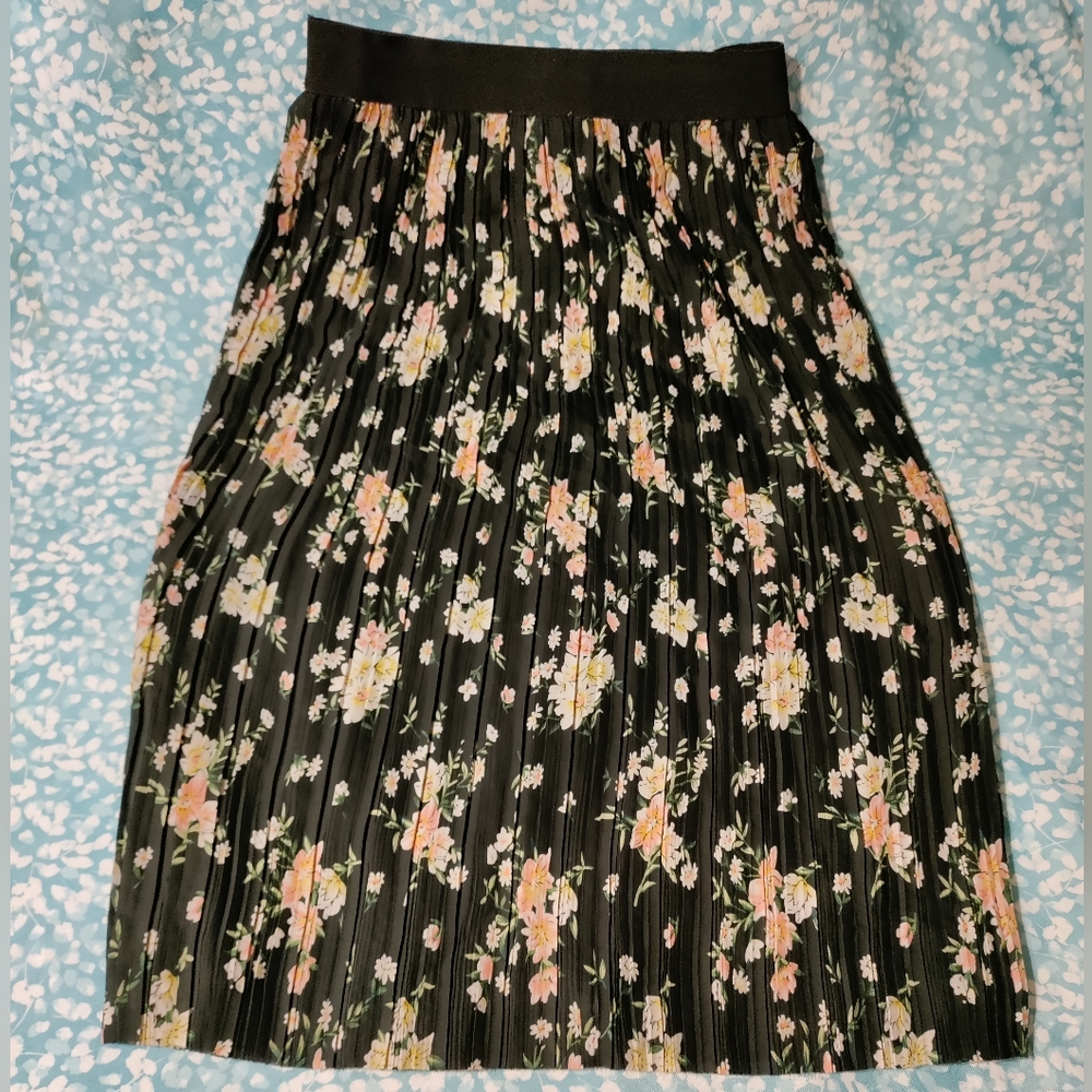 Julep + Petals Floral Pleated skirt